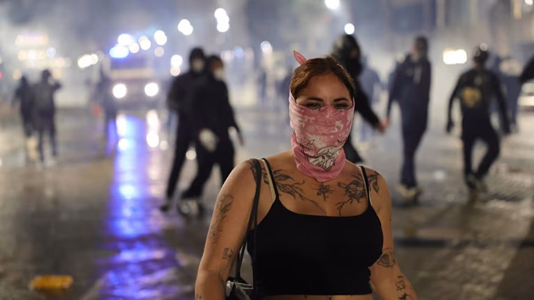 Quinto día de caos en Albania con fuertes choques entre manifestantes y Policía