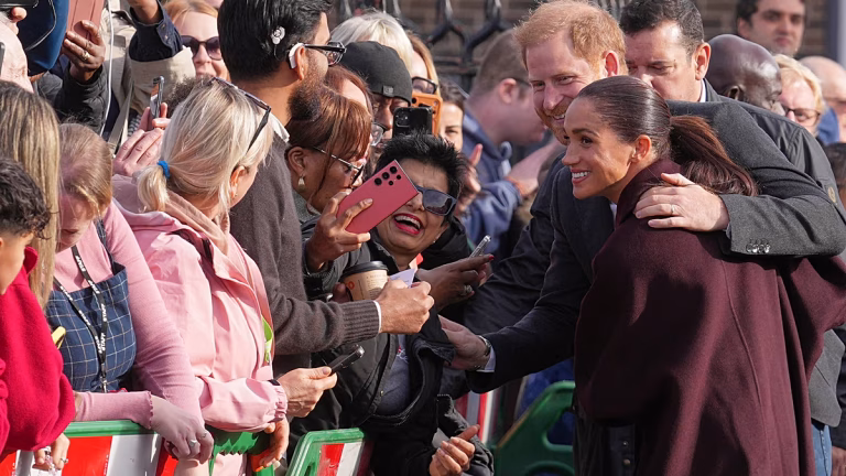 Reino Unido: Harry y Meghan regresan a primer plano 6 años tras dejar la familia real