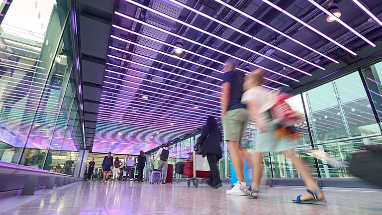 Reino Unido: los e-gates de aeropuertos serán sin pasaporte y sin contacto a principios de 2027