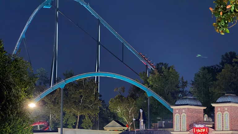 Un hombre muere tras caer de una montaña rusa en un parque Six Flags de Georgia, en EE.UU.