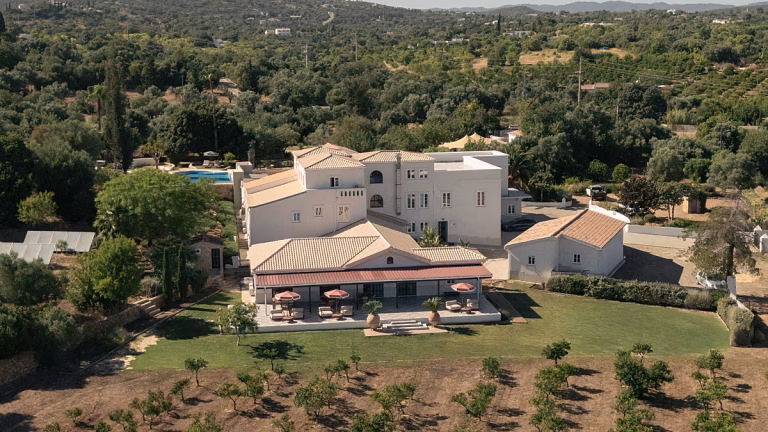 Una casa de campo portuguesa del siglo XIX en el Algarve se convierte en retiro de bienestar