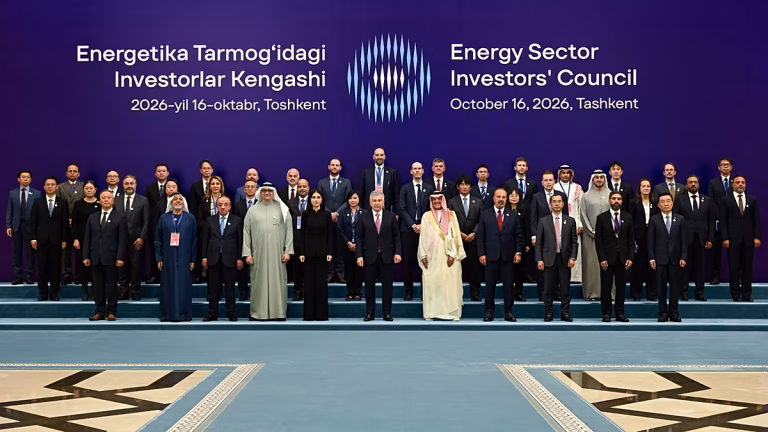 Uzbekistán firma acuerdos energéticos por 4.700 millones y prevé 2 nuevas centrales nucleares
